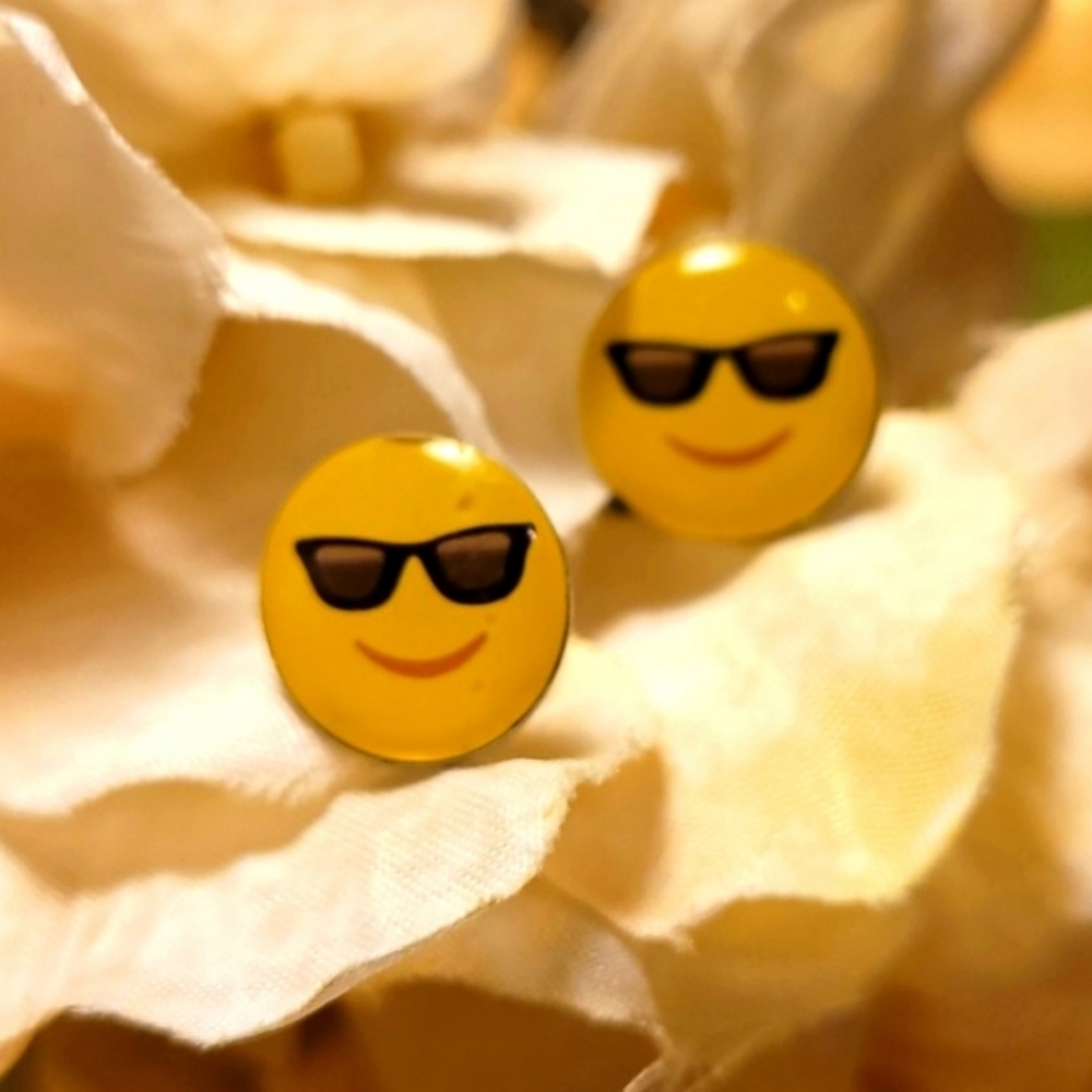 💍 😎 Cool emoji earrings